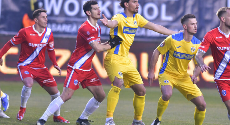 Jucătorii de la Petrolul și Buzău / Foto: Sportpictures